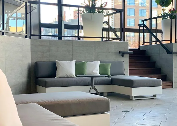 Doubletree By Hilton Montreal Hotel