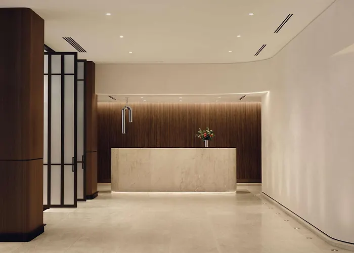 Vogue Downtown, Curio Collection By HiltonHotel Montreal